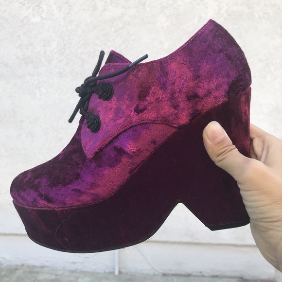 urban outfitters ecoté velvet maroon block heel - Picture 1 of 2